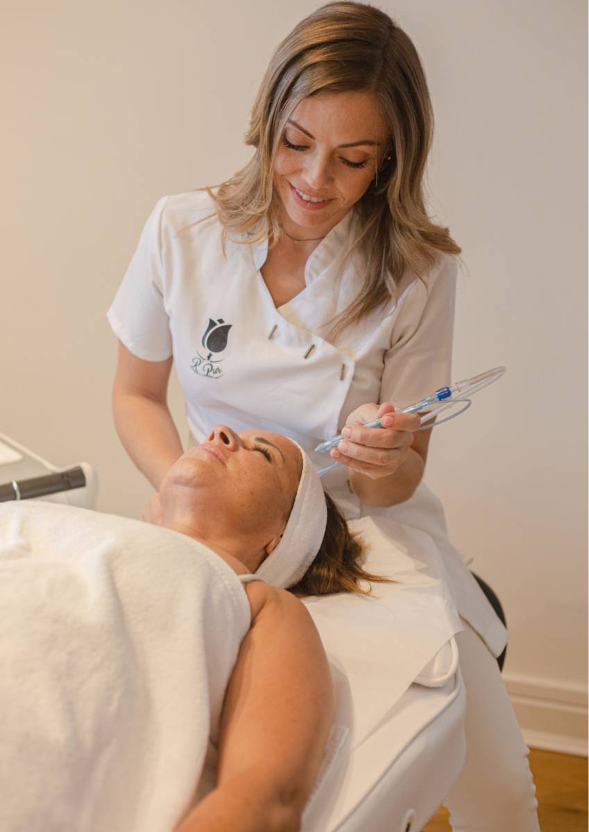 OFFRE DE NOEL : Promotion sur notre soin Jet Peel hydratant et anti-âge pour prendre soin de votre peau ou pour offrir un bon cadeau pour un soin à Noël chez R’Pur Prado Marseille 13008